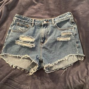 Pacsun distressed mom jean shorts size 27